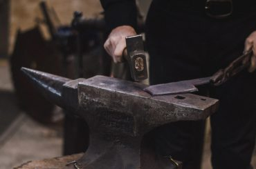 Code forged on an anvil? – the artist-programmer connection